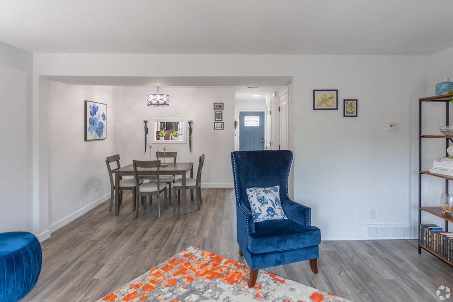 Galbraith Pointe Apartments And Townhomes